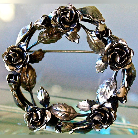 DANECRAFT STERLING ROSE 🥀 ROUND WREATH VINTAGE BROACH - Picture 2 of 7